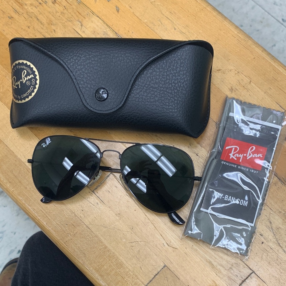 Ray-Ban Men’s Black Aviator Sunglasses with Black Case and Cloth